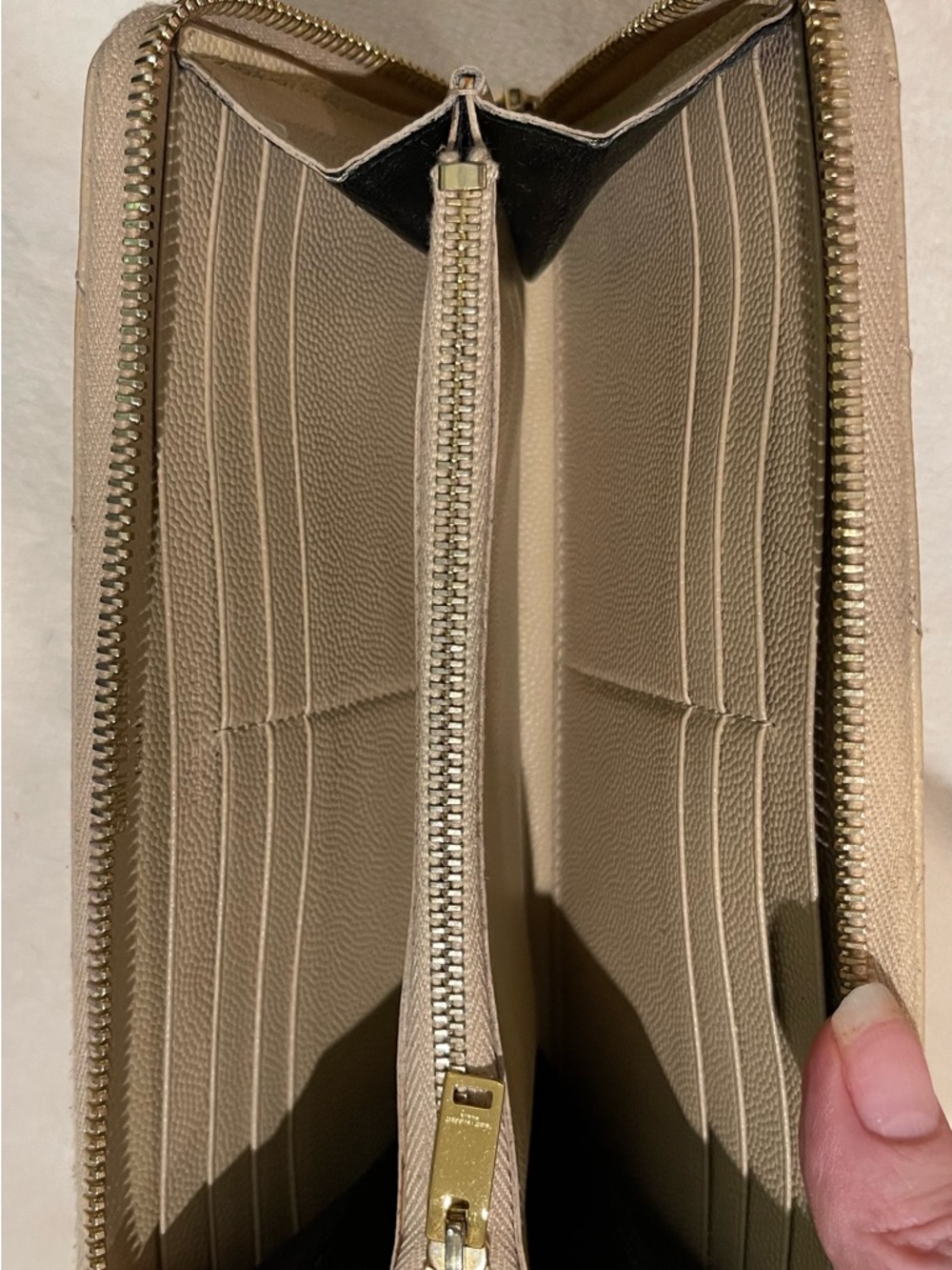 Saint Laurent like new Cassandra Matelasse zip around wallet - Picture 6 of 7
